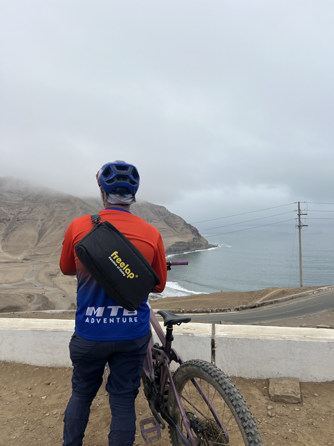 Instructor de MTB Adventure Academy equipado con el sistema Freelap
